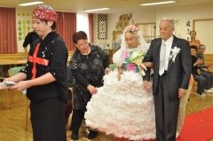 ちぎり絵のドレスで55年目の結婚式 | 十勝毎日新聞電子版－Tokachi