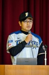 【プロ支給品】北海道日本ハムファイターズ　立石尚行選手　パーカー 元日ハム投手の立石さん講演 足寄中 | 十勝毎日新聞電子版－Tokachi