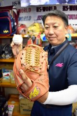 HS-WORLD 十勝和牛　グローブ 十勝牛のグラブに熱視線 年中野球の独自ブランド | 十勝毎日新聞電子版