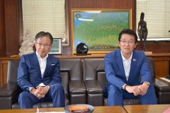 「十勝農業のすごさ再確認」北陸銀行の庵栄伸会長が来社 | 十勝毎日新聞電子版-Tokachi Mainichi News Web