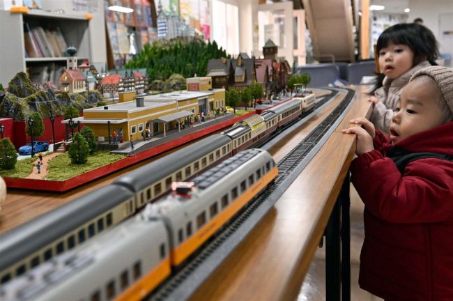 ドイツの街並みと鉄道模型走行楽しんで 市児童会館 | 十勝毎日新聞電子
