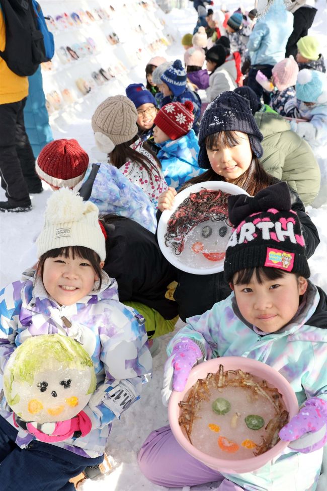 氷の笑顔ずらり！市内25校1288人の個性あるお面並ぶ | 十勝毎日