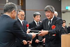 坂田氏ら7人たたえる 市スポーツ協会功労賞授賞式 | 十勝毎日新聞電子