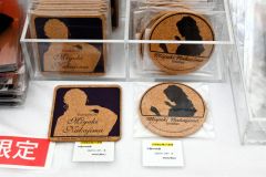 中島みゆき展、限定グッズ人気 50台限定のポータブルレコード